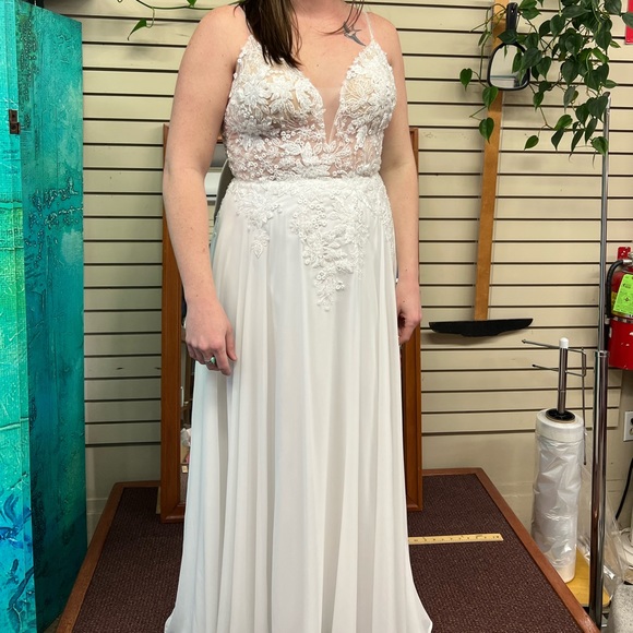Wedding or Prom Dress - Picture 5 of 12